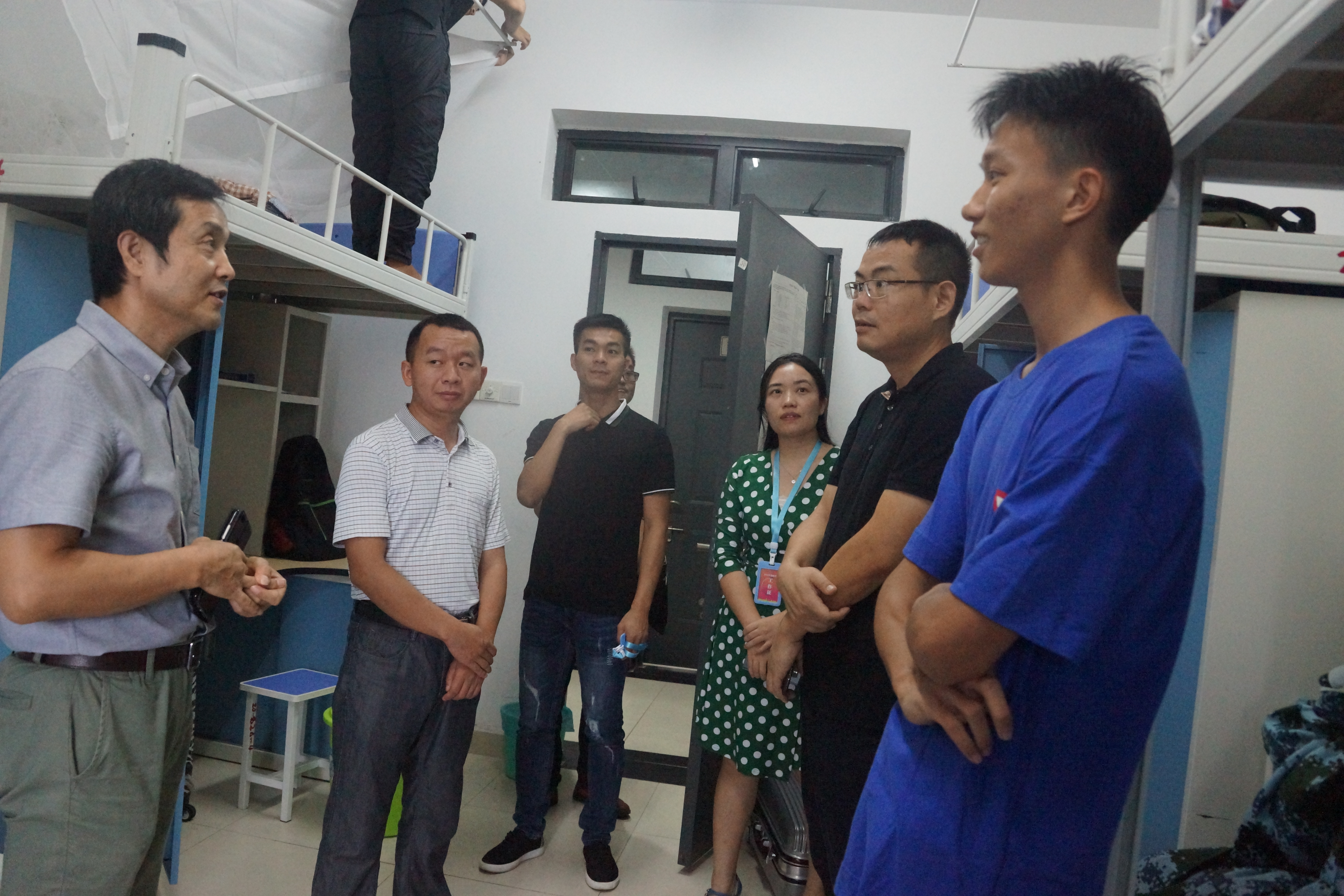 3044am永利集团官网领导走访新生宿舍-看望18级萌新1.JPG