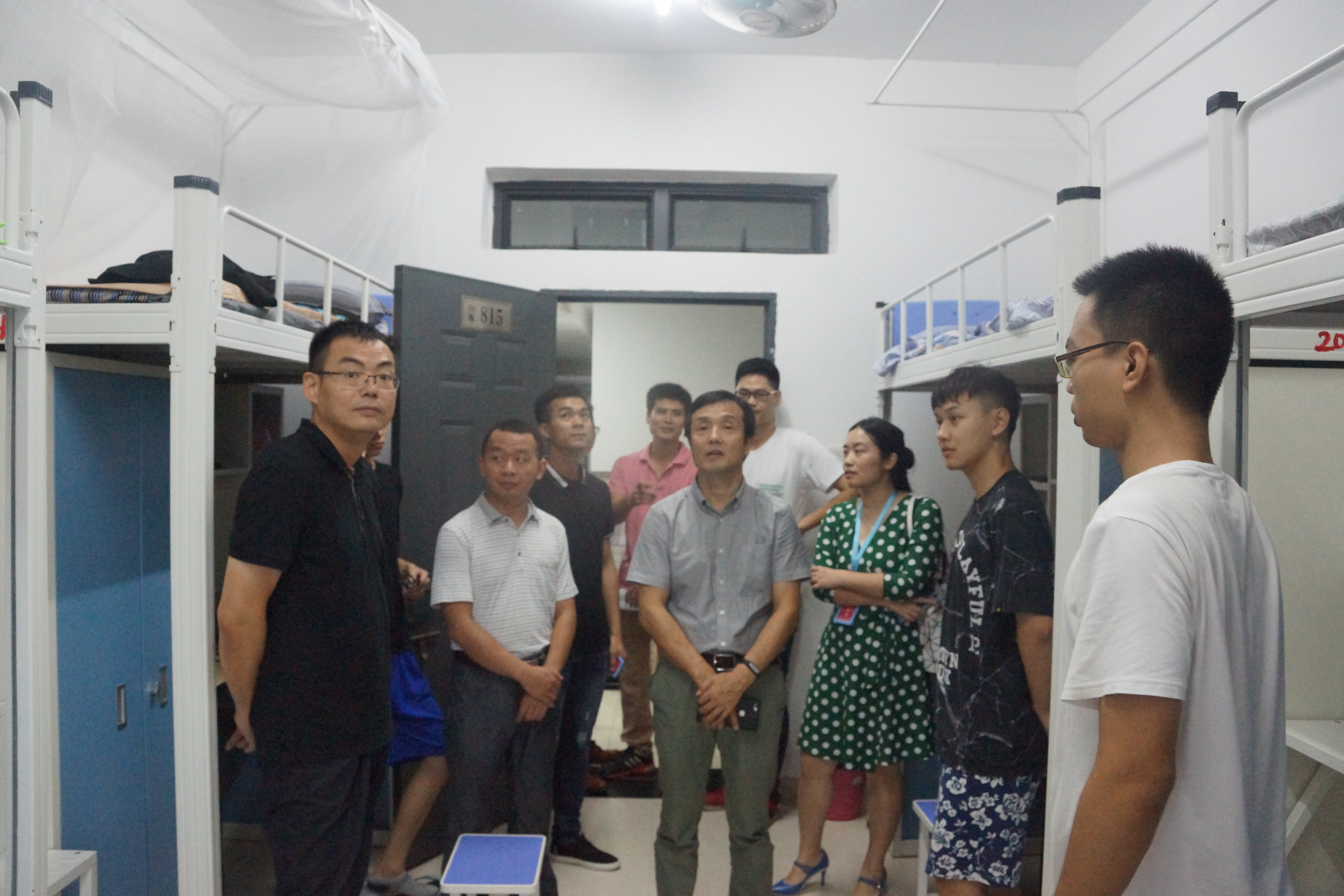 3044am永利集团官网领导走访新生宿舍-看望18级萌新3.JPG